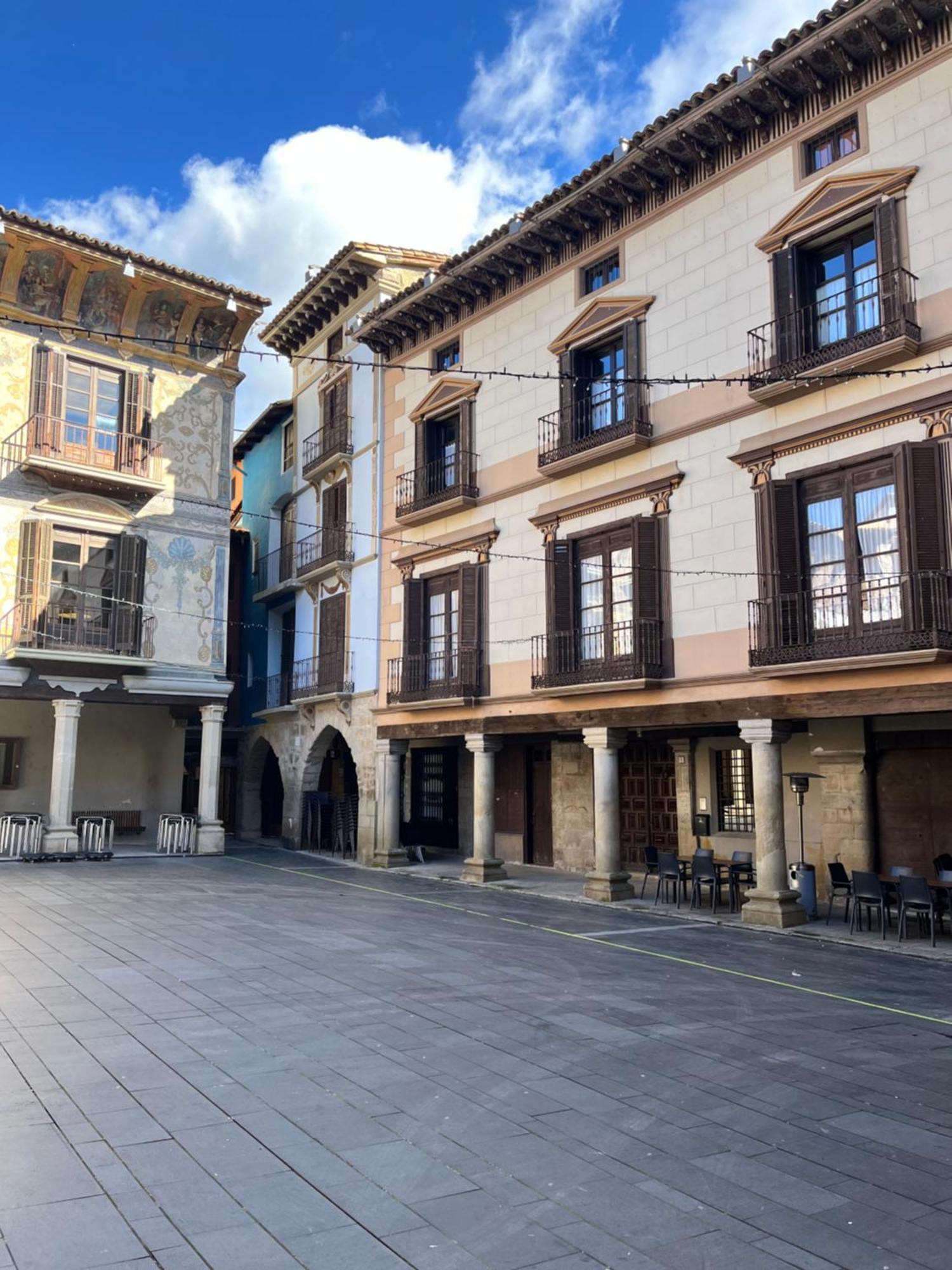 Apartamentos Angelus Plaza Mayor De Graus Extérieur photo