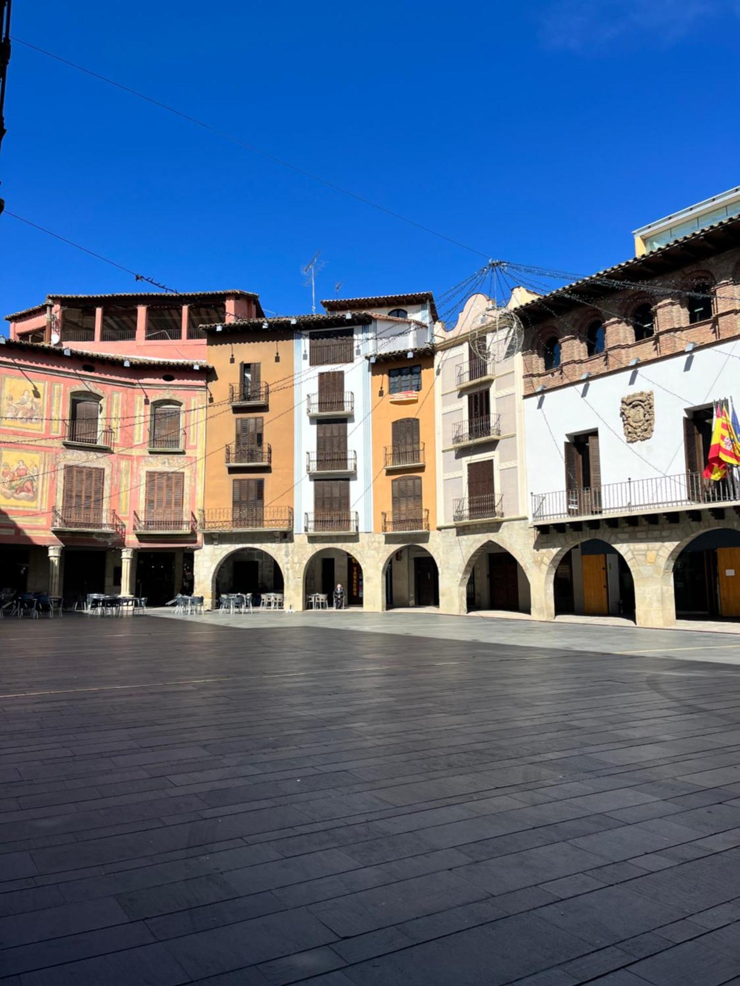 Apartamentos Angelus Plaza Mayor De Graus Extérieur photo