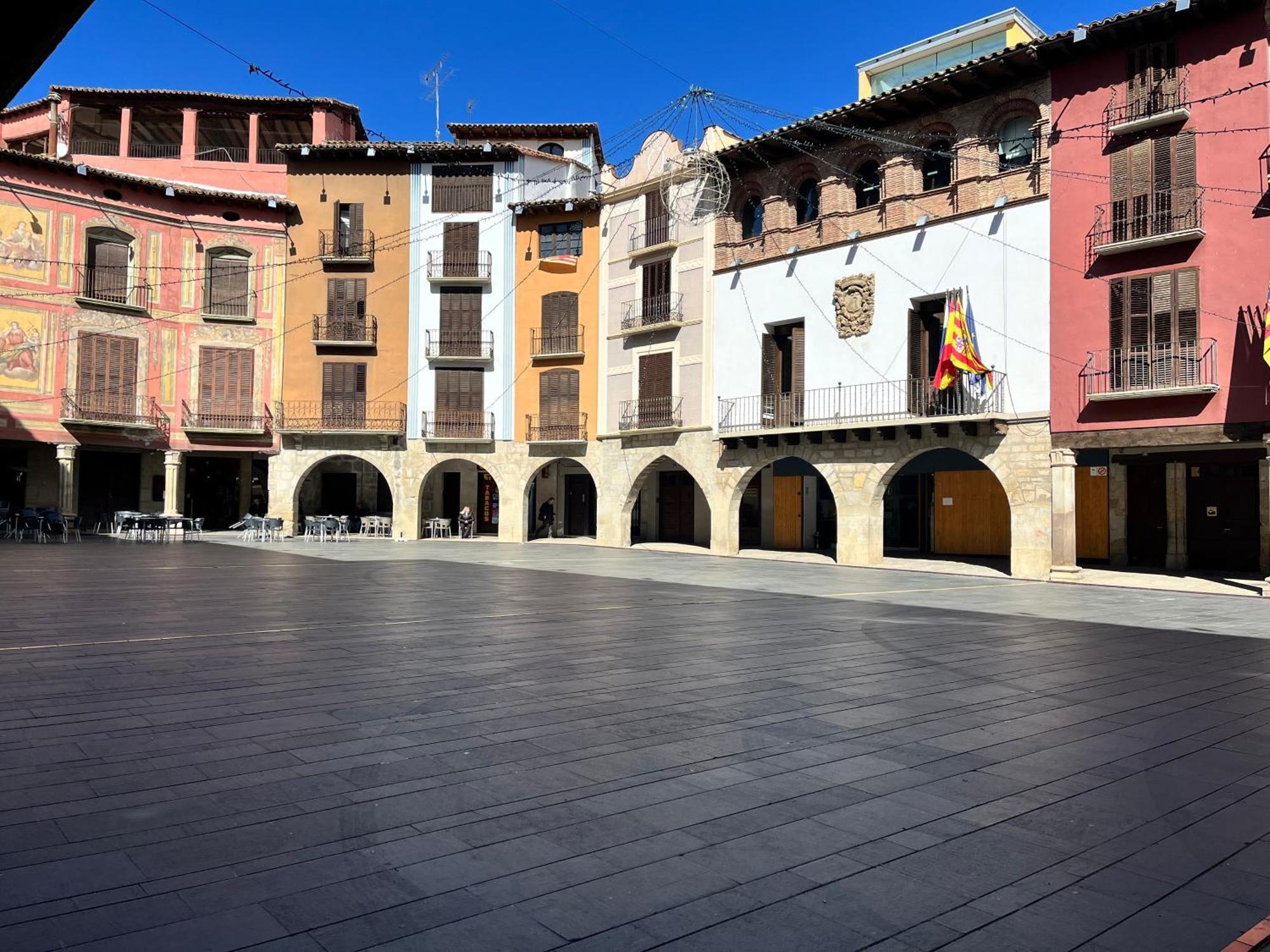 Apartamentos Angelus Plaza Mayor De Graus Extérieur photo